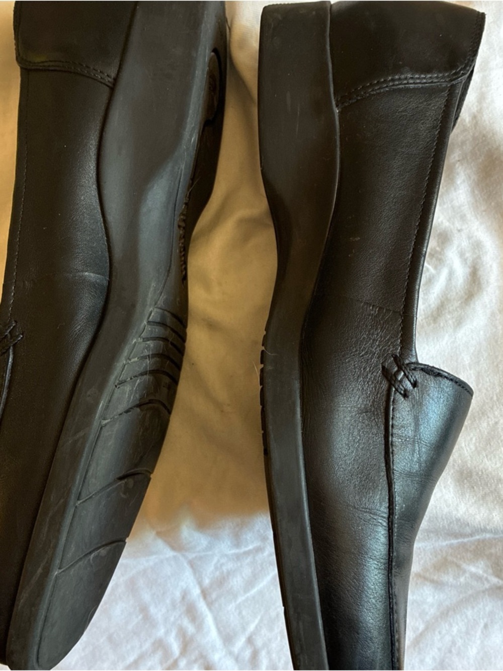Easy Spirit- Woman’s Black Rich Leather Slip On Shoes Sz 7 Comfy Ortho Walking - Picture 4 of 7